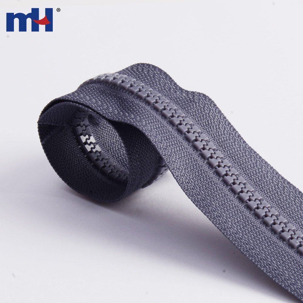 0237-600-1 #5 Plastic Zipper Long Chain